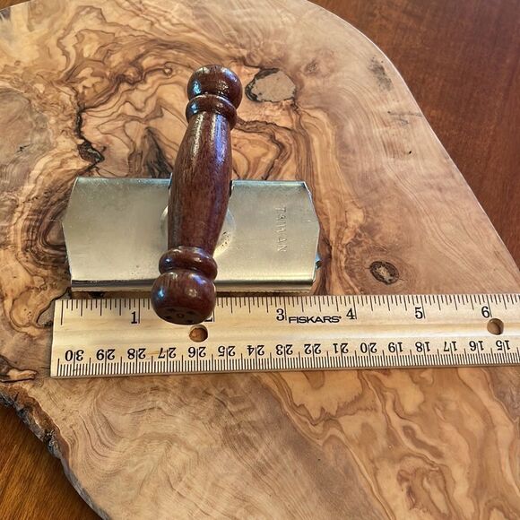 Vintage Ratchet Style Jar Opener with Wooden Handle - Picture 3 of 4